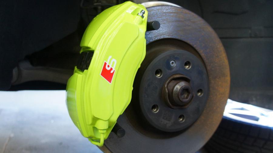 キャリパー塗装施工事例：アウディA4アバント　キャリパー塗装COLOR:#1116 Acid green IMG8_2108_HpQ5bJ_sub1.jpg