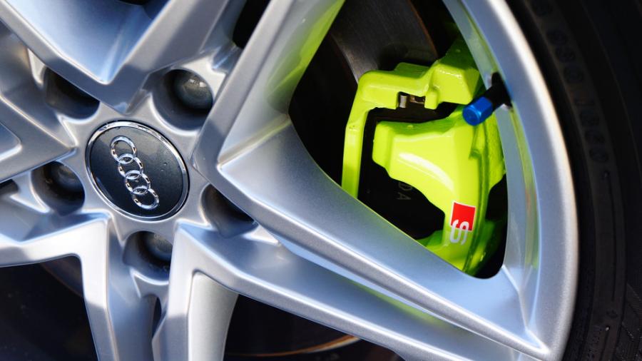 キャリパー塗装施工事例：アウディA4アバント　キャリパー塗装COLOR:#1116 Acid green IMG8_2108_HpQ5bJ_sub6.jpg