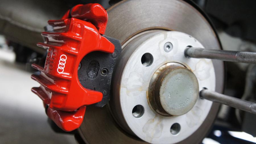 キャリパー塗装施工事例：アウディA1　キャリパー塗装COLOR:#001 Italian losso solid IMG8_2124_D638OP_sub2.jpg