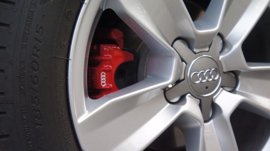 キャリパー塗装施工事例：アウディA1　キャリパー塗装COLOR:#001 Italian losso solid IMG8_2124_D638OP_sub5.jpg