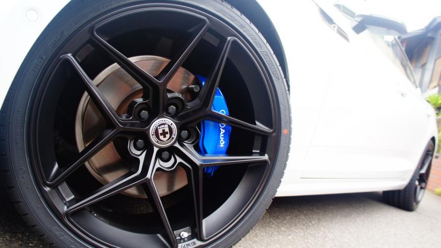 キャリパー塗装施工事例：アウディA5　キャリパー塗装　COLOR:#1115 Deep marine blue IMG8_2147_zeEHgL_sub6.jpg