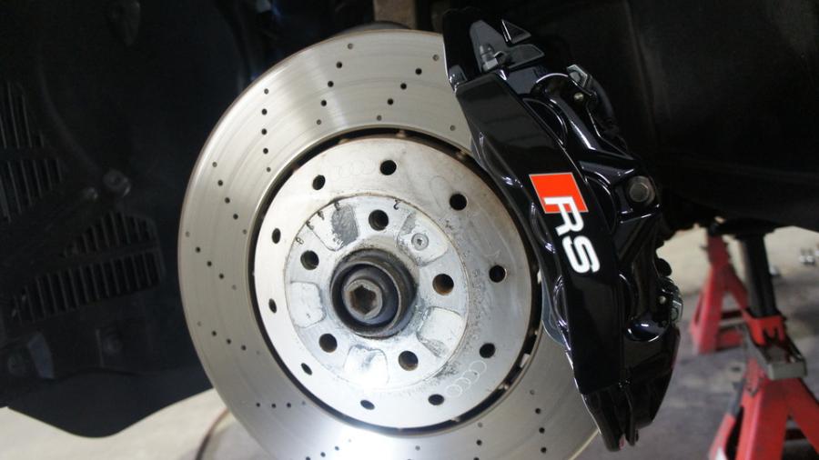 キャリパー塗装施工事例：アウディRS6　キャリパー塗装COLOR:オリジナルブラック IMG8_2170_K0bI3F_sub2.jpg