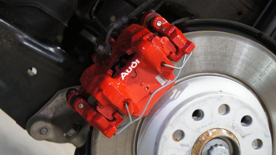 キャリパー塗装施工事例：アウディTT　キャリパー塗装COLOR:#001 Italian losso solid　D-DASH低ダストパット前後装着 IMG8_2178_0MXdep_sub2.jpg