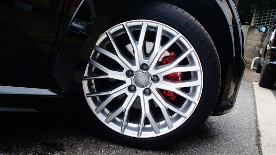 キャリパー塗装施工事例：アウディTT　キャリパー塗装COLOR:#001 Italian losso solid　D-DASH低ダストパット前後装着 IMG8_2178_0MXdep_sub5.jpg