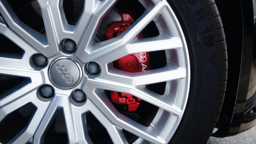 キャリパー塗装施工事例：アウディTT　キャリパー塗装COLOR:#001 Italian losso solid　D-DASH低ダストパット前後装着 IMG8_2178_0MXdep_sub6.jpg