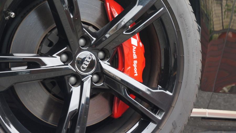 キャリパー塗装施工事例：アウディA8　キャリパー塗装COLOR:#001 Italian losso solid IMG8_2181_Kly6I5_sub4.jpg