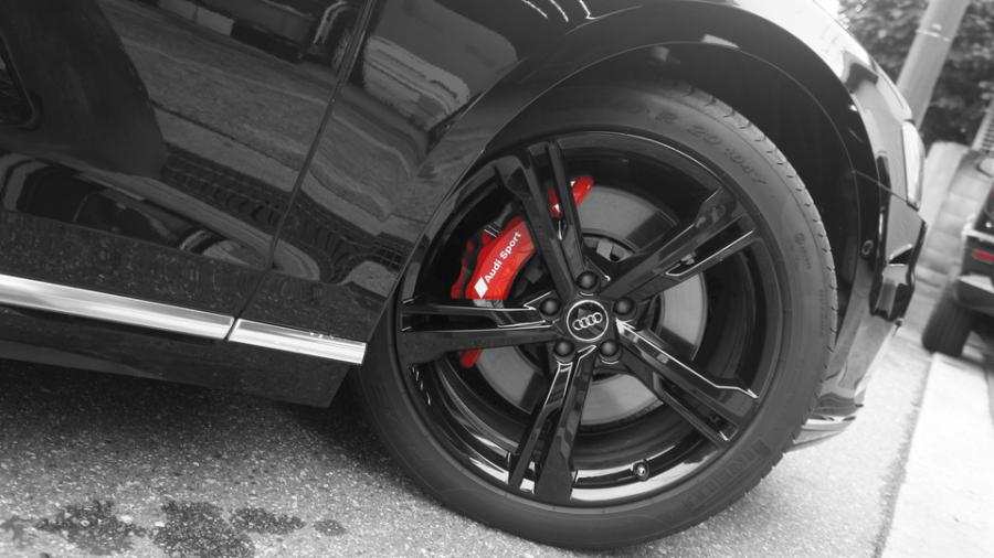 キャリパー塗装施工事例：アウディA8　キャリパー塗装COLOR:#001 Italian losso solid IMG8_2181_Kly6I5_sub8.jpg