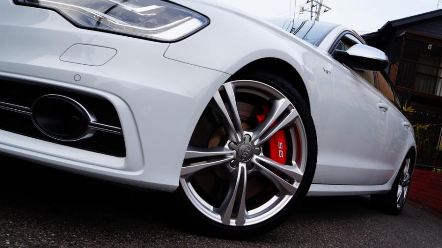 キャリパー塗装施工事例：アウディS6　キャリパー塗装COLOR:#001 Italian losso solid IMG8_2222_uLjzGL_sub4.jpg