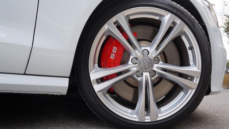 キャリパー塗装施工事例：アウディS6　キャリパー塗装COLOR:#001 Italian losso solid IMG8_2222_uLjzGL_sub7.jpg