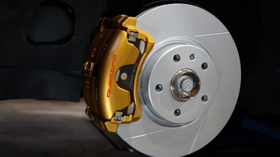 キャリパー塗装施工事例：アウディTT　キャリパー塗装COLOR:#003 Tokyo midnight gold IMG8_2231_G9tHbc_sub1.jpg