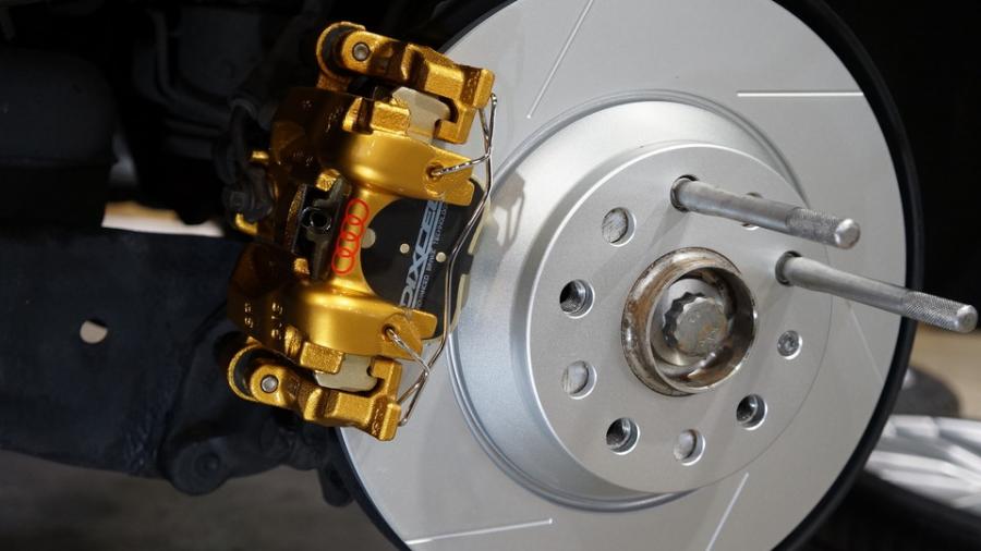 キャリパー塗装施工事例：アウディTT　キャリパー塗装COLOR:#003 Tokyo midnight gold IMG8_2231_G9tHbc_sub2.jpg