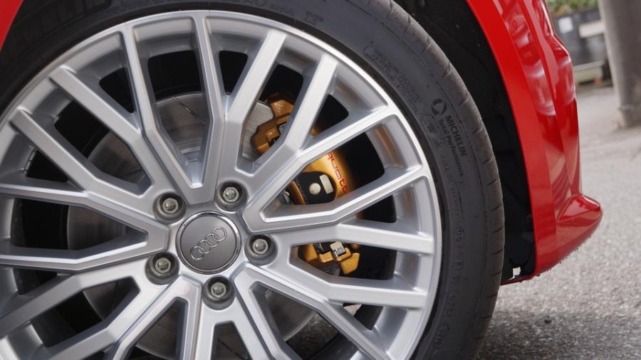 キャリパー塗装施工事例：アウディTT　キャリパー塗装COLOR:#003 Tokyo midnight gold IMG8_2231_G9tHbc_sub5.jpg