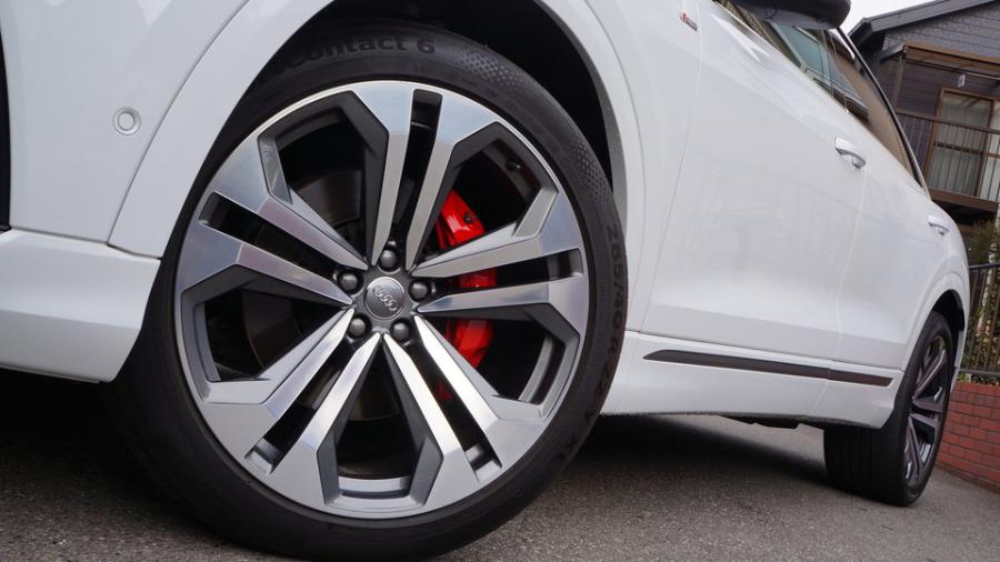 キャリパー塗装施工事例：アウディQ8　キャリパー塗装COLOR:#001 Italian losso solid IMG8_2277_ehIQTm_sub3.jpg