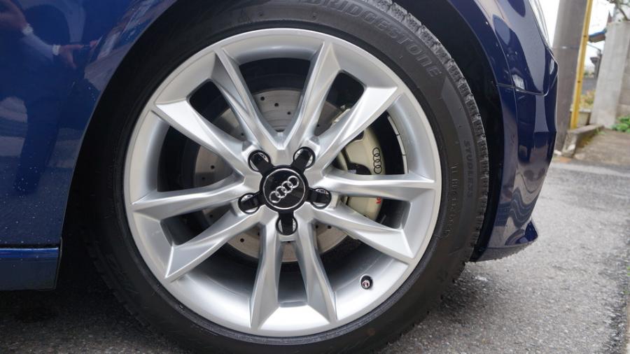 キャリパー塗装施工事例：アウディA3　キャリパー塗装＆ローター塗装COLOR:#008 Flash champagne gold＆#004 Blast light gray metalic　ローター加工Type:DD IMG8_2292_hlplS2_sub3.jpg