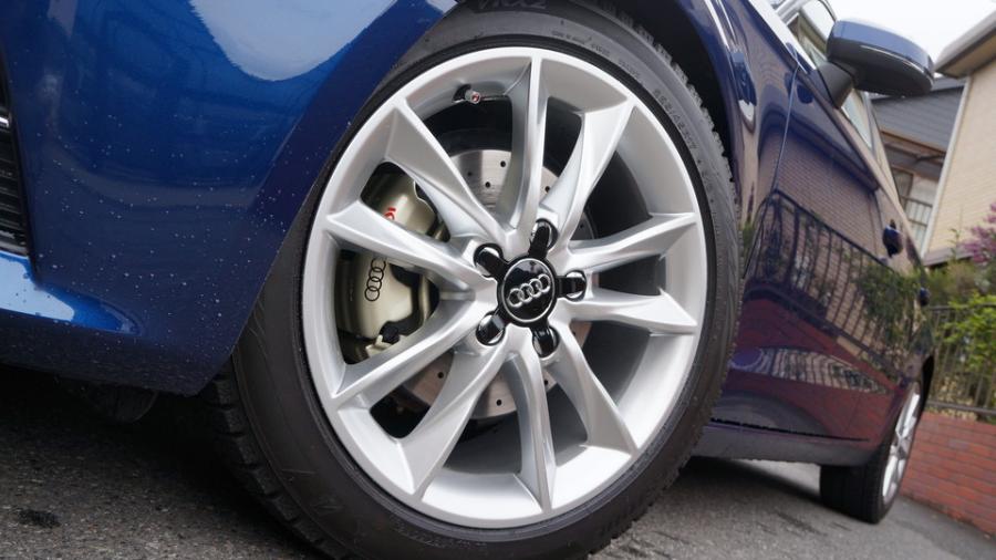 キャリパー塗装施工事例：アウディA3　キャリパー塗装＆ローター塗装COLOR:#008 Flash champagne gold＆#004 Blast light gray metalic　ローター加工Type:DD IMG8_2292_hlplS2_sub4.jpg