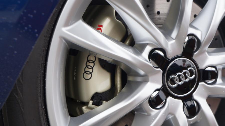 キャリパー塗装施工事例：アウディA3　キャリパー塗装＆ローター塗装COLOR:#008 Flash champagne gold＆#004 Blast light gray metalic　ローター加工Type:DD IMG8_2292_hlplS2_sub5.jpg