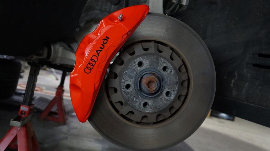 キャリパー塗装施工事例：アウディQ8 キャリパー塗装COLOR:#001 Italian losso solid IMG8_2307_rhanbi_sub1.jpg