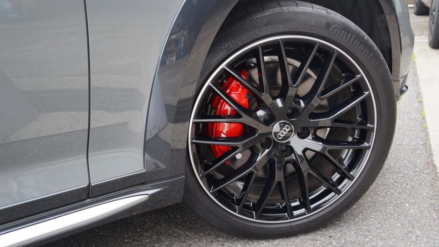 キャリパー塗装施工事例：アウディA4オールロード　キャリパー塗装COLOR：#001 Italian losso solid IMG8_2326_10yDwc_sub7.jpg