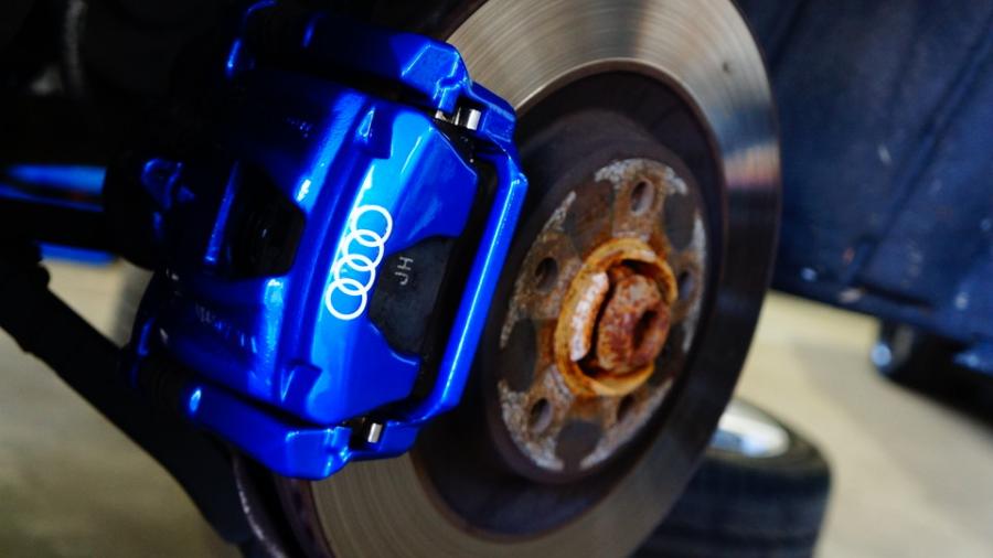 キャリパー塗装施工事例：アウディS4　キャリパー塗装COLOR:#1115 Deep marine blue IMG8_2328_Ysj2Ay_sub2.jpg