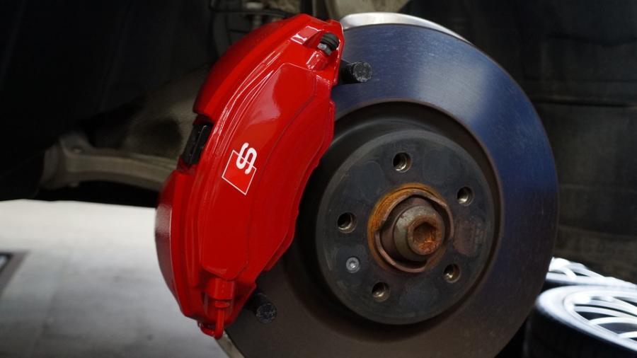 キャリパー塗装施工事例：アウディA4　キャリパー塗装COLOR:#001 Italian losso solid IMG8_2337_io7JdL_sub1.jpg