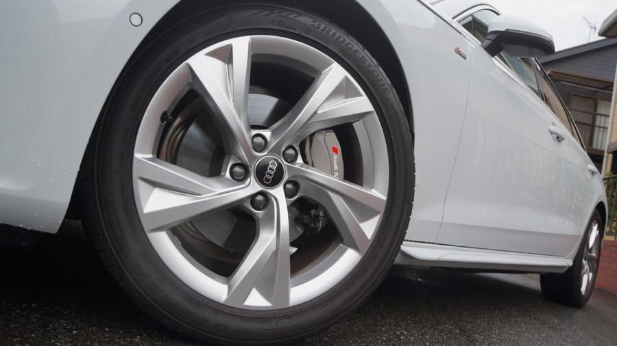 キャリパー塗装施工事例：アウディA4　キャリパー塗装COLOR:オリジナルグレー調色カラー IMG8_2368_734lOt_sub7.jpg