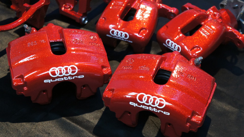 キャリパー塗装施工事例：アウディＴＴ純正キャリパー塗装　カラー：#011 royal flash candy red IMG8_633_rLN0Pl_sub1.jpg
