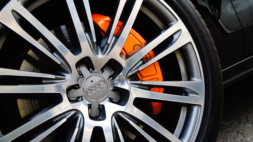 キャリパー塗装施工事例：アウディA7 3.0Tquattro純正キャリパー塗装　カラー：#098 honey of pearl orange IMG8_693_vMR4d8_sub5.jpg