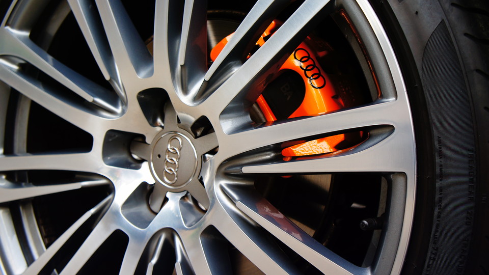 キャリパー塗装施工事例：アウディA7 3.0Tquattro純正キャリパー塗装　カラー：#098 honey of pearl orange IMG8_693_vMR4d8_sub7.jpg