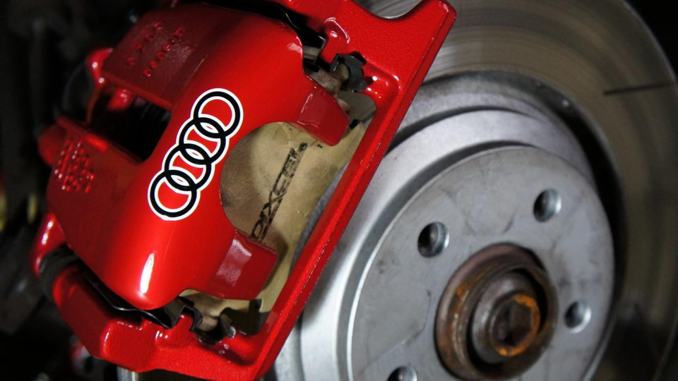 キャリパー塗装施工事例：アウディA6 allroad quattro キャリパー塗装　カラー：CHARM GROSS CANDY RED#1102 IMG8_767_k9fkos_sub1.jpg