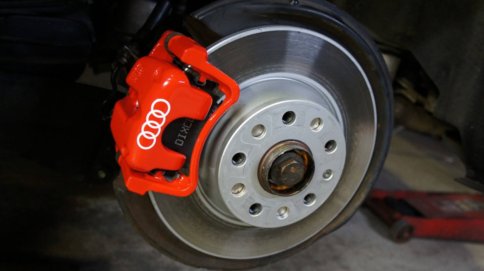 キャリパー塗装施工事例：Audi A3キャリパー塗装＆LOGO★COLOR：ブレンボレッド IMG8_818_U6Or1u_sub1.jpg