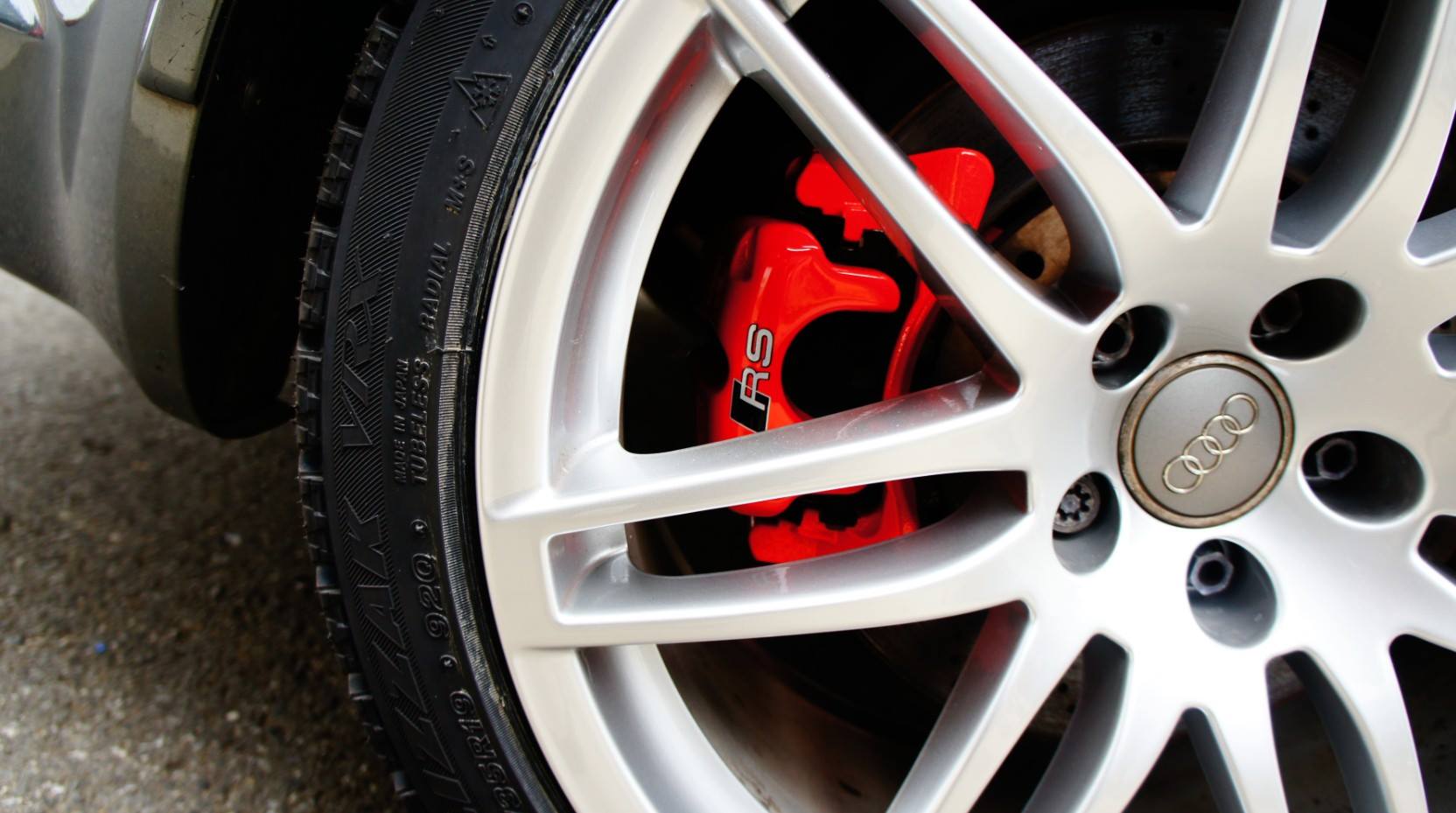 キャリパー塗装施工事例：Audi RS4キャリパー塗装ＣＯＬＯＲ：#001 Italian losso solid IMG8_880_WxkjCV_sub7.jpg