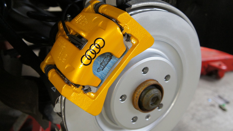 キャリパー塗装施工事例：アウディA7-3.0T純正キャリパー塗装　COLOR:#021 california sunshinne yellow、ローター塗装　COLOR：#052 premium platinum silver IMG8_992_5FP1vP_sub1.jpg