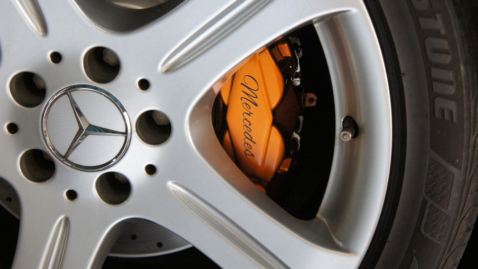 キャリパー塗装施工事例：ベンツＣＬＳ純正キャリパー塗装　ＣＯＬＯＲ：#030 royal art pearl orange goldローター塗装　ＣＯＬＯＲ：#052 premium platinum silver＆ローター加工Ｔｙｐｅ：Ｃ6Ｓ8Ｄ　Ｄ－ＤＡＳＨブレーキパット前後装着 IMG9_1016_LMssiq_sub2.jpg