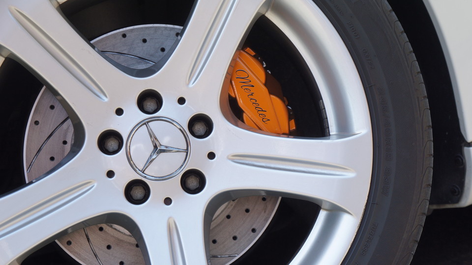 キャリパー塗装施工事例：ベンツＣＬＳ純正キャリパー塗装　ＣＯＬＯＲ：#030 royal art pearl orange goldローター塗装　ＣＯＬＯＲ：#052 premium platinum silver＆ローター加工Ｔｙｐｅ：Ｃ6Ｓ8Ｄ　Ｄ－ＤＡＳＨブレーキパット前後装着 IMG9_1016_LMssiq_sub5.jpg