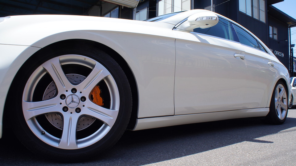 キャリパー塗装施工事例：ベンツＣＬＳ純正キャリパー塗装　ＣＯＬＯＲ：#030 royal art pearl orange goldローター塗装　ＣＯＬＯＲ：#052 premium platinum silver＆ローター加工Ｔｙｐｅ：Ｃ6Ｓ8Ｄ　Ｄ－ＤＡＳＨブレーキパット前後装着 IMG9_1016_LMssiq_sub6.jpg