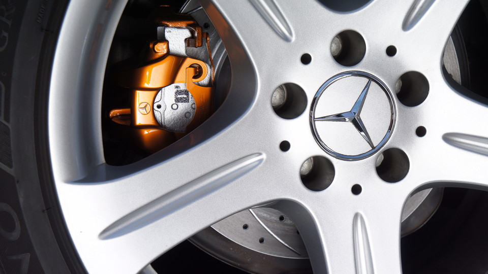 キャリパー塗装施工事例：ベンツＣＬＳ純正キャリパー塗装　ＣＯＬＯＲ：#030 royal art pearl orange goldローター塗装　ＣＯＬＯＲ：#052 premium platinum silver＆ローター加工Ｔｙｐｅ：Ｃ6Ｓ8Ｄ　Ｄ－ＤＡＳＨブレーキパット前後装着 IMG9_1016_LMssiq_sub7.jpg