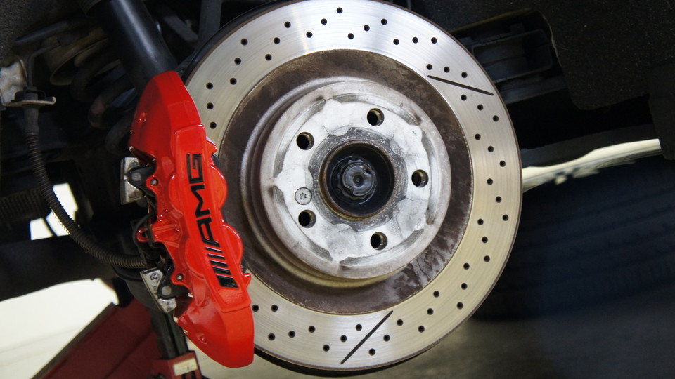 キャリパー塗装施工事例：ベンツＣ63ＡＭＧ純正キャリパー塗装　ＣＯＬＯＲ：#001 Italian losso solid IMG9_1041_nc2405_sub1.jpg