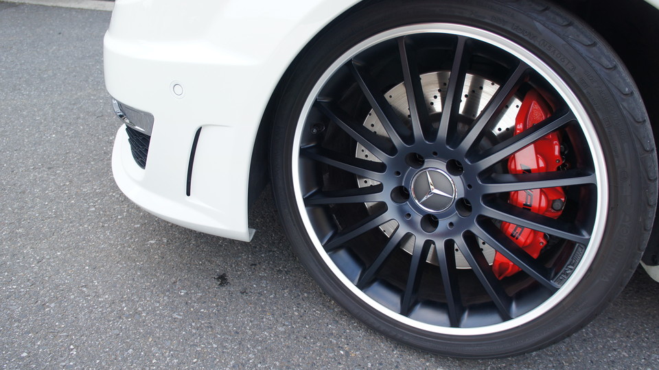 キャリパー塗装施工事例：ベンツＣ63ＡＭＧ純正キャリパー塗装　ＣＯＬＯＲ：#001 Italian losso solid IMG9_1041_nc2405_sub4.jpg