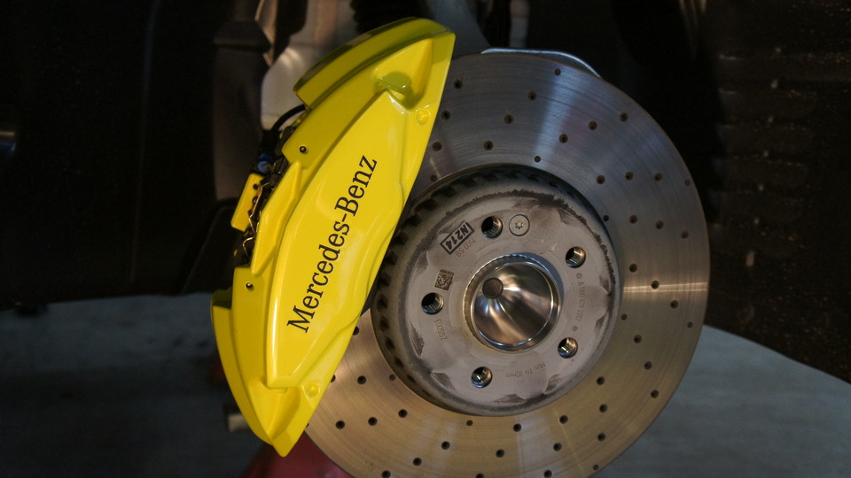 ベンツＣクラスＷ205純正キャリパー塗装　ＣＯＬＯＲ：#020 hawaiian passion yellow