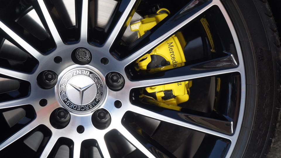 キャリパー塗装施工事例：ベンツＣクラスＷ205純正キャリパー塗装　ＣＯＬＯＲ：#020 hawaiian passion yellow IMG9_1049_bfQ299_sub3.jpg