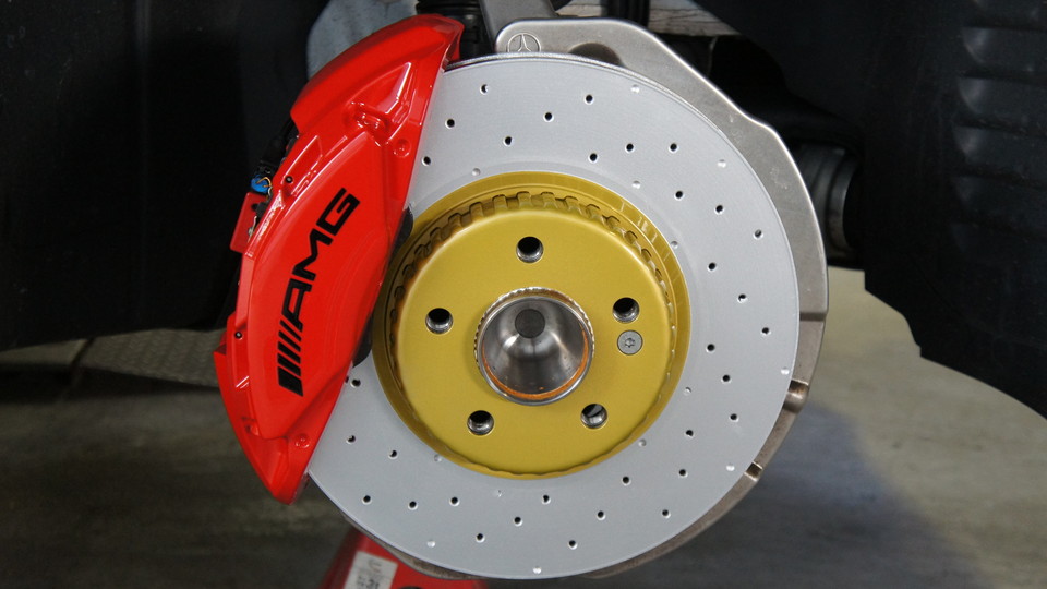 ベンツCクラス純正キャリパー塗装＆ローター塗装　COLOR：#001 Italian losso solid＆ゴールド系、D=DASHブレーキパット前後装着