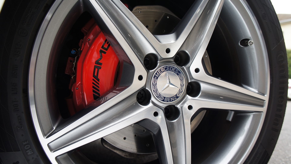 キャリパー塗装施工事例：ベンツCクラス純正キャリパー塗装＆ローター塗装　COLOR：#001 Italian losso solid＆ゴールド系、D=DASHブレーキパット前後装着 IMG9_1093_Oax7wx_sub3.jpg