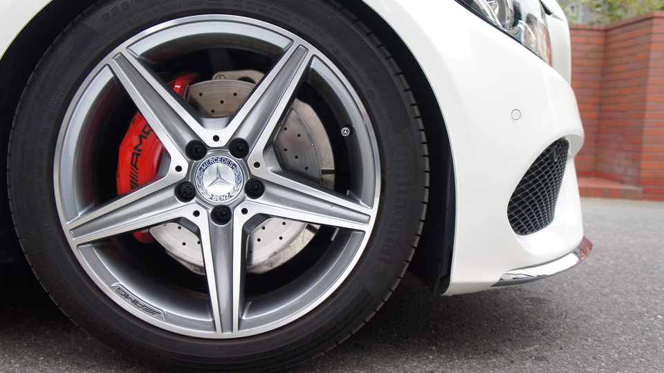 キャリパー塗装施工事例：ベンツCクラス純正キャリパー塗装＆ローター塗装　COLOR：#001 Italian losso solid＆ゴールド系、D=DASHブレーキパット前後装着 IMG9_1093_Oax7wx_sub5.jpg