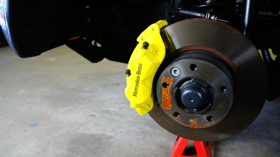 ベンツGクラス純正キャリパー塗装　COLOR：#020 hawaiian passion yellow＆ホイール塗装　COLOR：半艶マットブラック