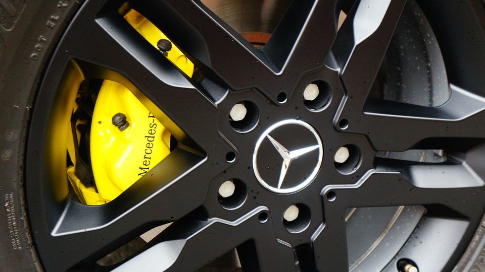 キャリパー塗装施工事例：ベンツGクラス純正キャリパー塗装　COLOR：#020 hawaiian passion yellow＆ホイール塗装　COLOR：半艶マットブラック IMG9_1125_JURzcn_sub3.jpg