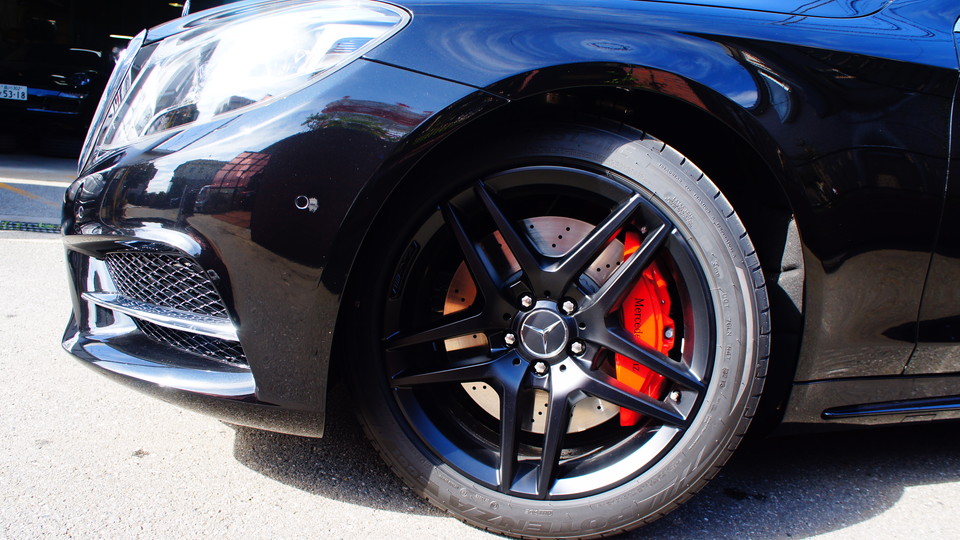 キャリパー塗装施工事例：ベンツＳ300ｈ純正キャリパー塗装　ＣＯＬＯＲ：#001 Italian losso solid＆Ｄ－ＤＡＳＨブレーキパット前後装着＆ホイールマットブラック塗装 IMG9_1181_5pQIDL_sub3.jpg