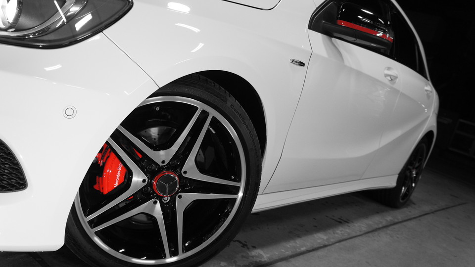 キャリパー塗装施工事例：ベンツAクラス純正キャリパー塗装　COLOR:＃1112racing red IMG9_1203_q59xsu_sub4.jpg