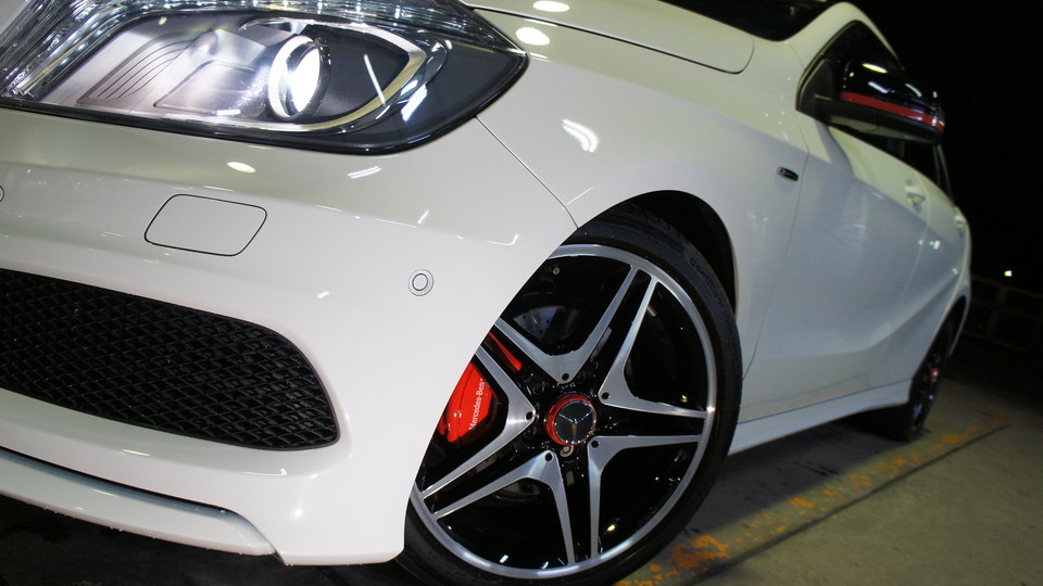 キャリパー塗装施工事例：ベンツAクラス純正キャリパー塗装　COLOR:＃1112racing red IMG9_1203_q59xsu_sub7.jpg