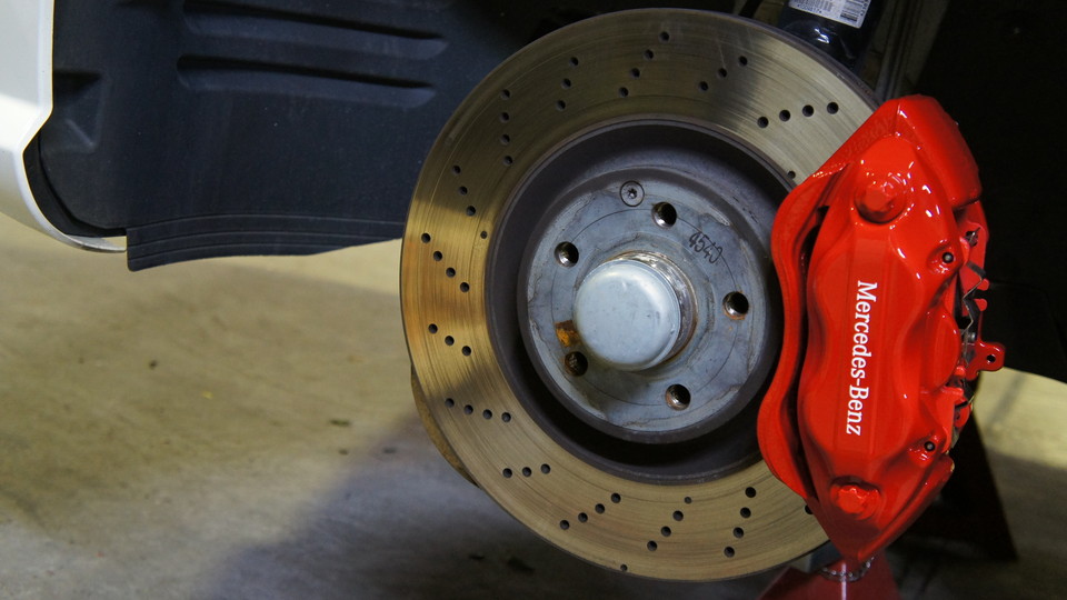 ベンツCLSシューティングブレーク純正キャリパー塗装　COLOR：#001 Italian losso solid＆D-DASHブレーキパット装着