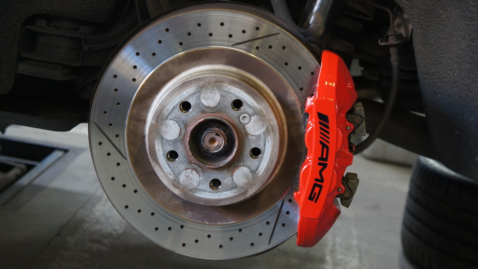 キャリパー塗装施工事例：ベンツC63AMGクーペ純正キャリパー塗装　COLOR：#001 Italian losso solid IMG9_1215_R5kwAP_sub2.jpg